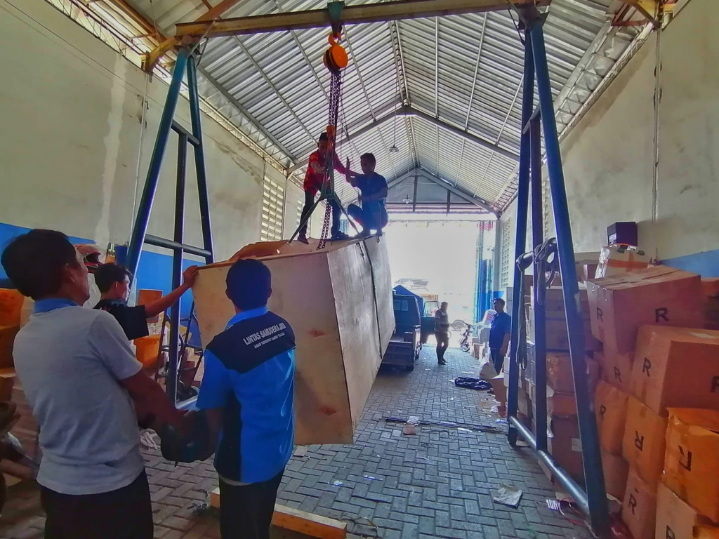 JASA PENGIRIMAN BARANG BANYUWANGI BANJARMASIN