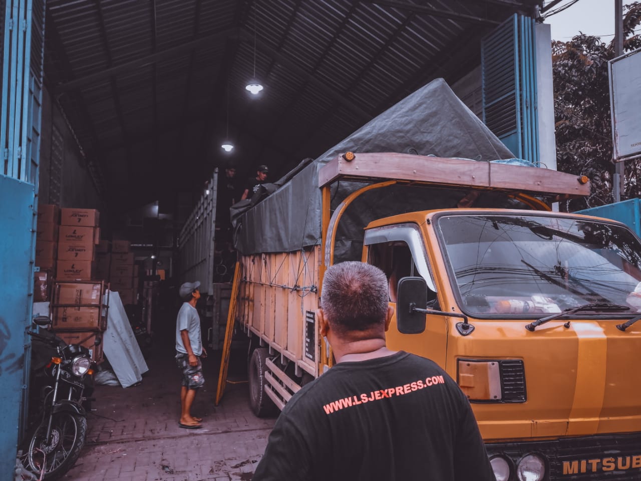 Jasa Ekspedisi Pengiriman Barang Makassar ke Yogyakarta