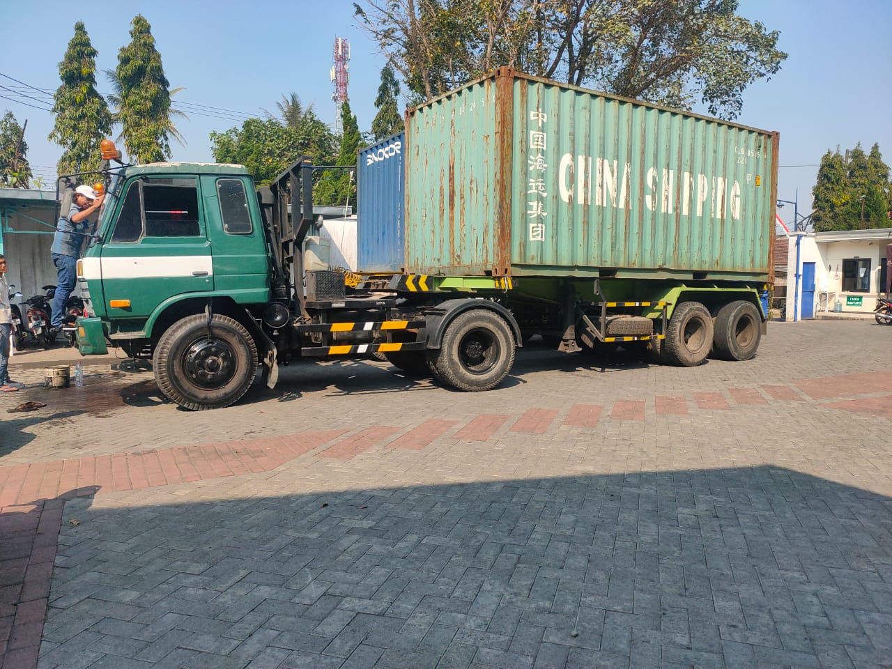 Ekspedisi Container Surabaya Pohuwatu