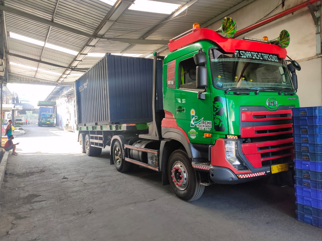 Ekspedisi via container Palopo ke Jakarta