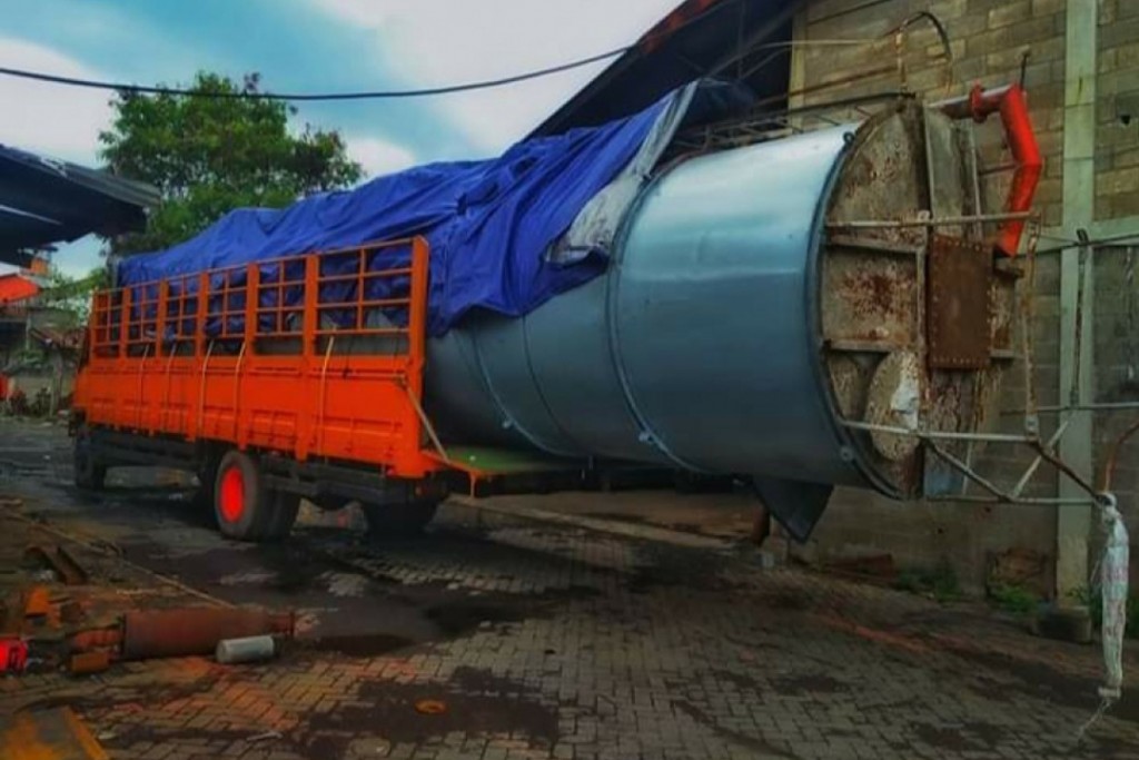 Loading Silo Semen Indonesia tujuan Sulawesi