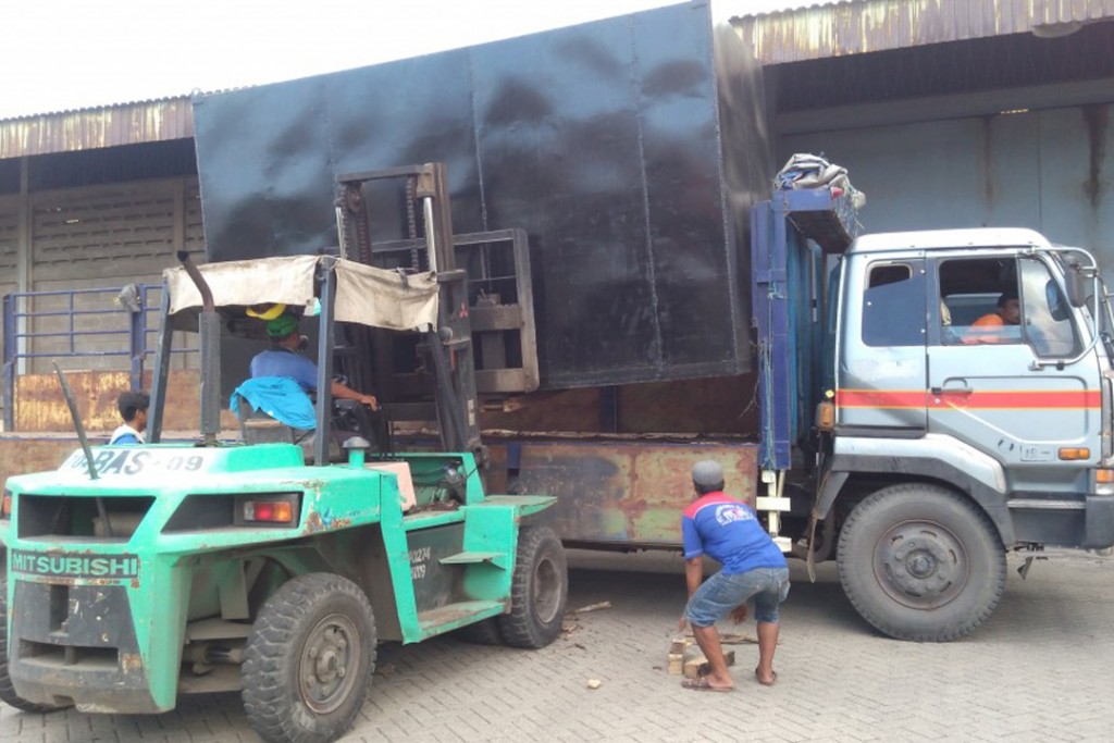 Loading Muatan Mesin Jumbo
