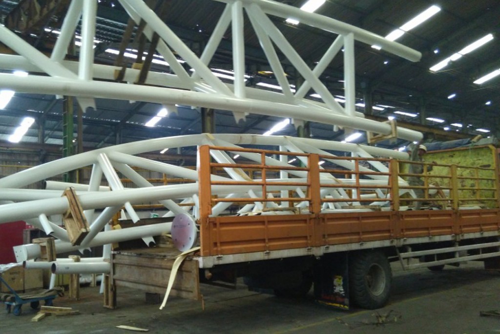 Loading Muatan kontruksi Rafter Bandara Ciliriwut, Palangkaraya