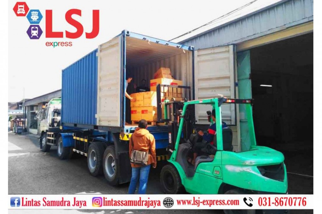 Kegiatan Loading FCL Service 