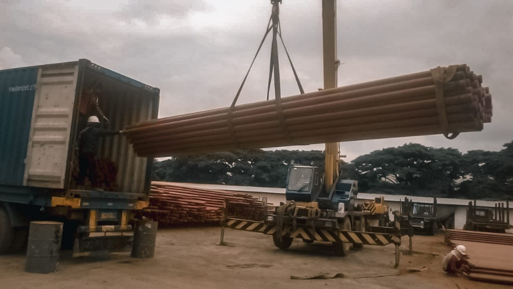 Loading Muatan Pipa PJU Via Container